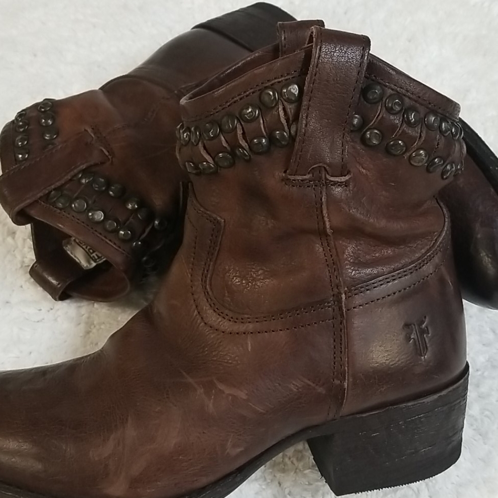FRYE Women  lather ankle boots size 5 1/2